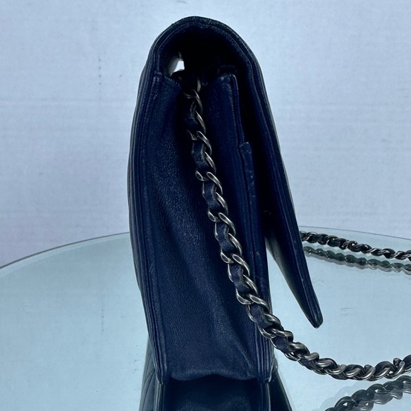 🌺BEAUTIFUL CHANEL BOY WOC lambskin Leather Chanel WOC NAVY. CROSSBODY - Picture 2 of 12